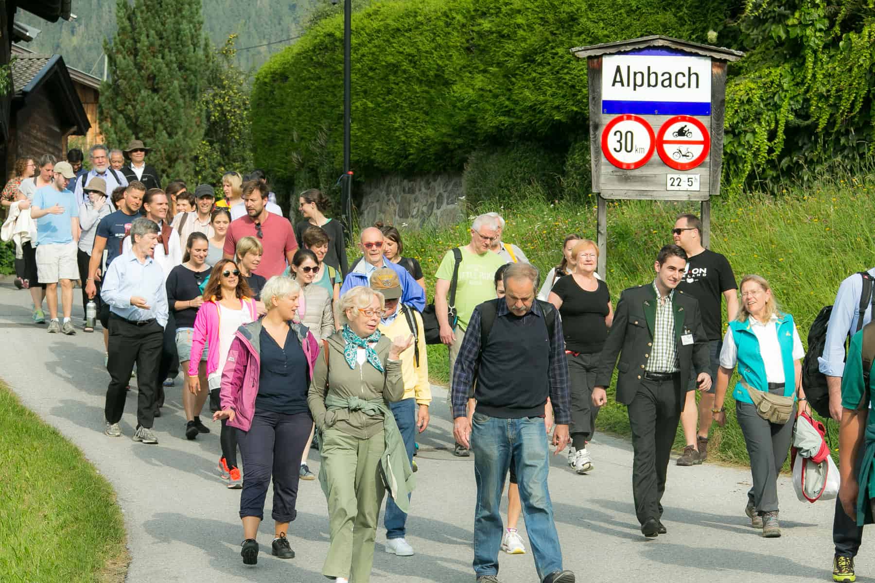 Members of the Alpbach Laxenburg Group and Impact Hub hike in Alpbach, Austria in August 2016. © Matthias Silveri | IIASA