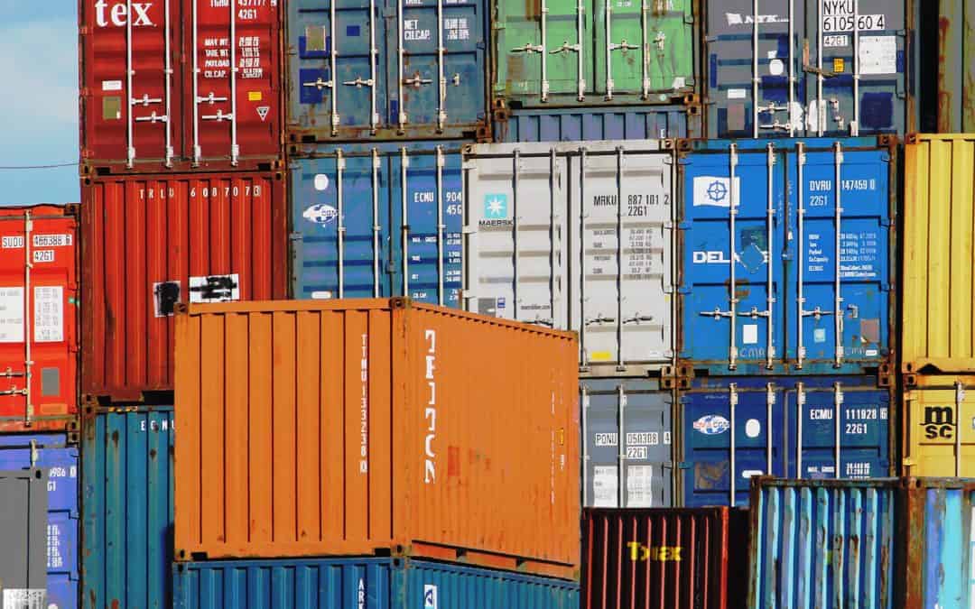 How coordination can boost the resilience of complex supply chains